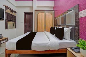 Room - Deluxe with Twin BedHotel Deepak (Jaipur)