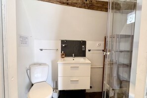 Shower, towels, toilet paper - Chez Pierre 7 - Studio cosy pour 2 pers.  (Saint-Valery sur somme)