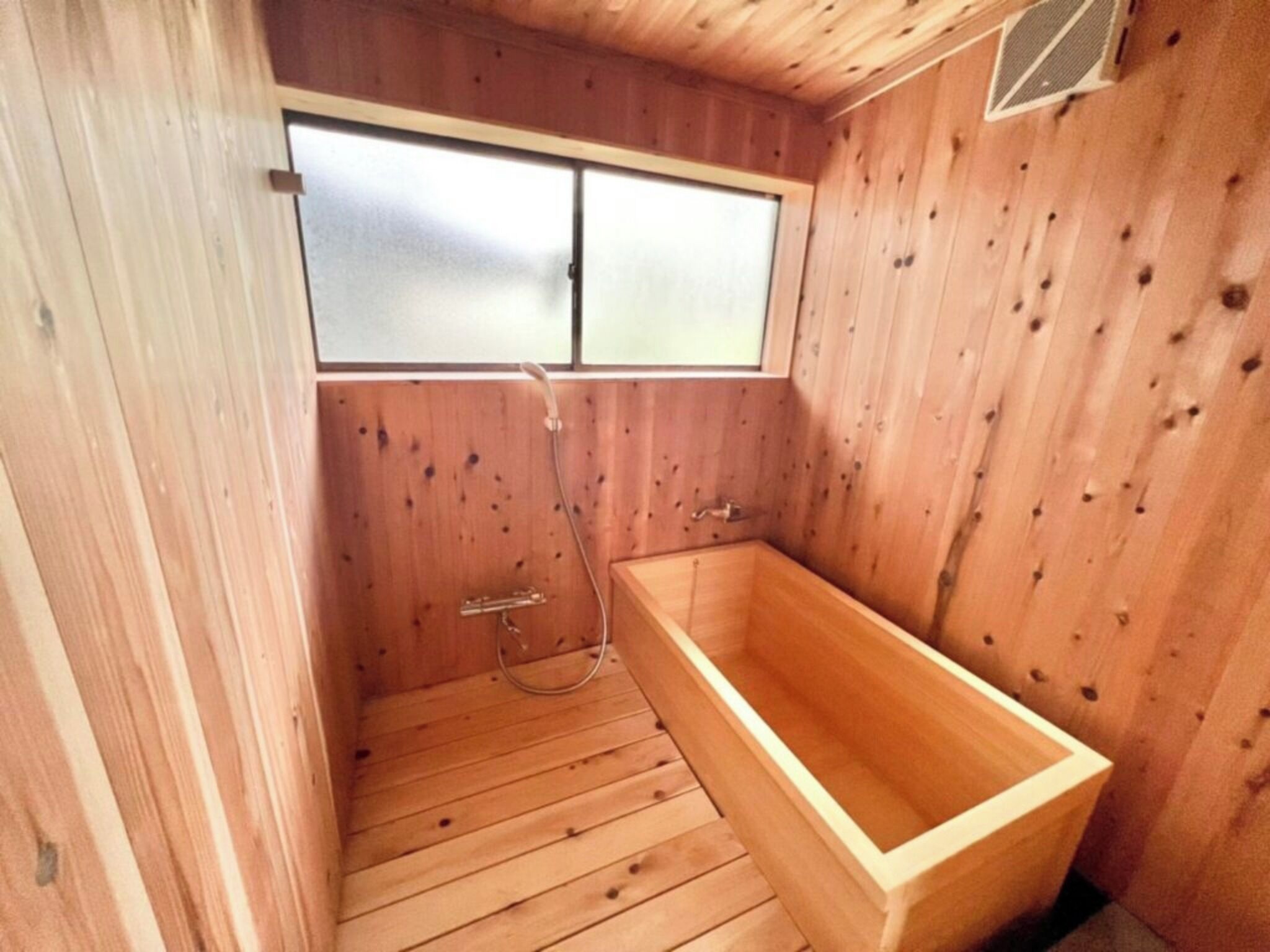 Hårføner og håndklær