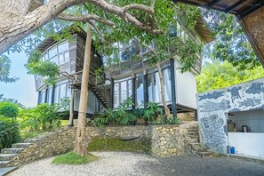 Exterior - Bong Lux Hostel (Lembongan Island)
