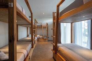 Gemeinsamer Deluxe-Schlafsaal, Nur Männer, Gemeinschaftsbad, Poolblick