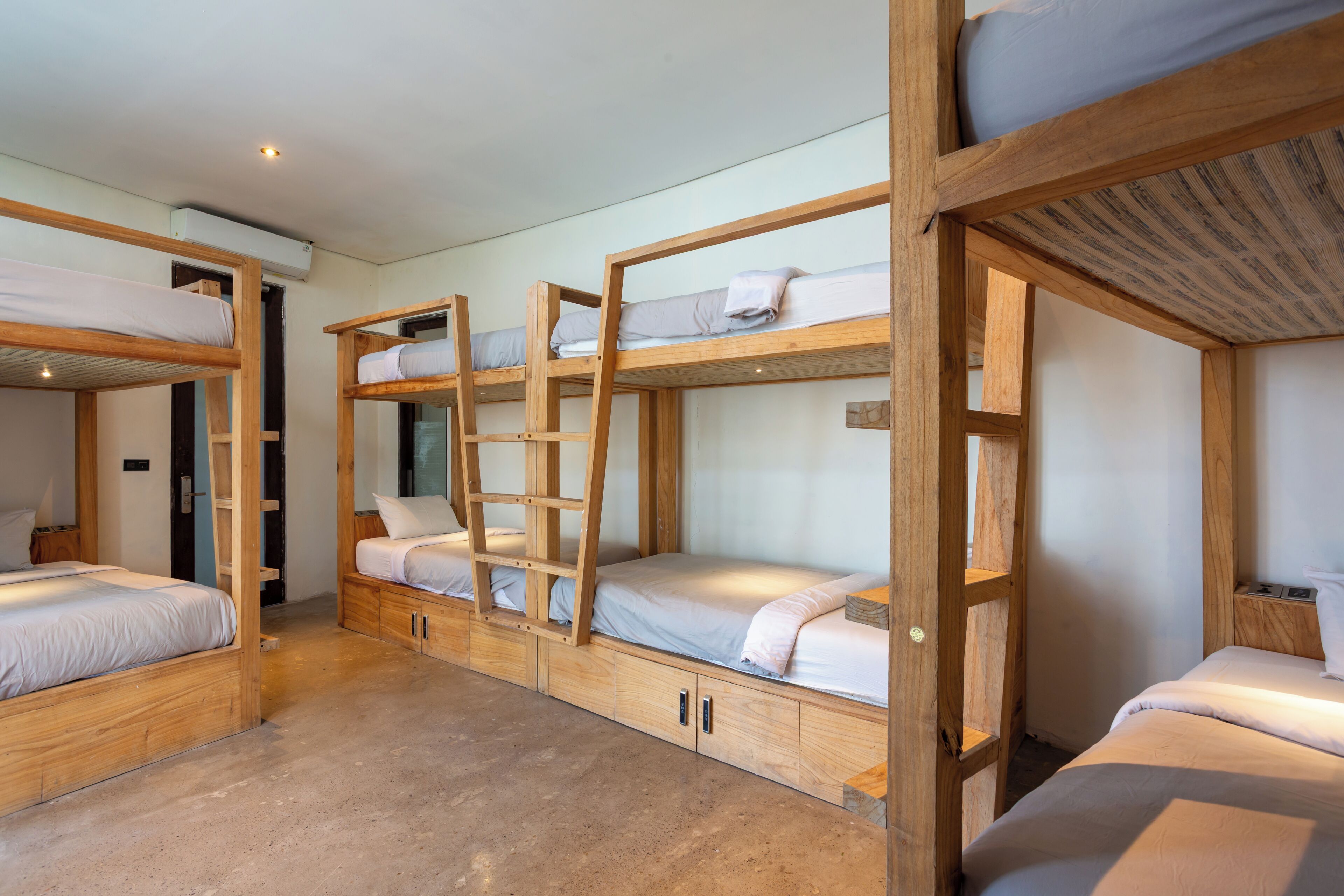 Deluxe Shared Dormitory, Men only, Shared Bathroom, Pool View