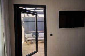 Deluxe Studio Suite, Courtyard View, Courtyard Area | Courtyard view