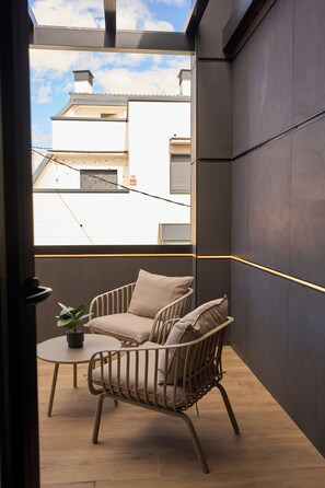 Deluxe Studio Suite, Courtyard View, Courtyard Area | Terrace/patio