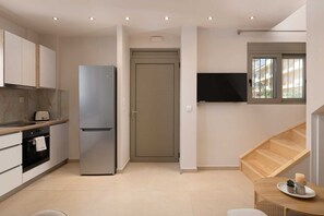 Kühlschrank, Ofen, Herdplatte, Hochstuhl