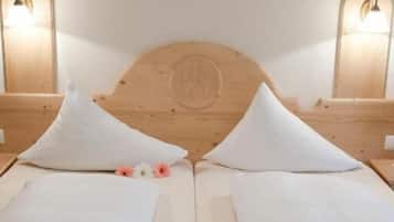 Comfort-Doppelzimmer, Balkon, Bergblick | Allergikerbettwaren, Zimmersafe, kostenloses WLAN, BettwÀsche
