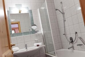 Bathroom - Hotel Garni Rifflsee (St. Leonhard im Pitztal)