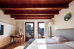 3 bedrooms, iron/ironing board, travel cot, free WiFi - Spacious Three-Bedroom Haven Located in the Center of Heraklion! (Heraklion)
