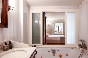 Hair dryer, towels - Charming One-Bedroom Residence in Heraklion Center (Heraklion)
