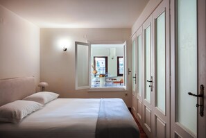 Free WiFi, bed sheets - Charming One-Bedroom Residence in Heraklion Center (Heraklion)