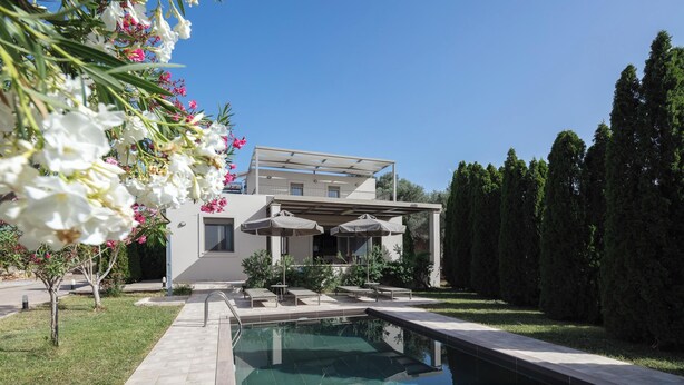 A heated pool - Charming 2-Bedroom Villa in Serene Village - Perfect Family Getaway (Rethymno)