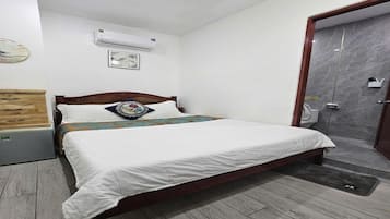 Standard Double Room | Desk, free WiFi
