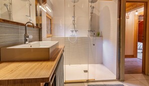 Een douche, een haardroger