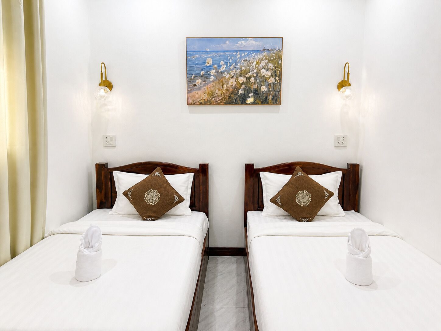 Chambre Standard Double ou avec lits jumeaux, non-fumeurs, salle de bains privée | Coffres-forts dans les chambres, bureau