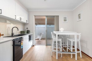 House | 2 bedrooms - Quiet Comfortable - A Sepal Stay (Perth)