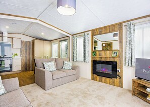TV - 3 bedroom accommodation in Llandwrog, Caernarfon (Llandwrog, Caernarfon)