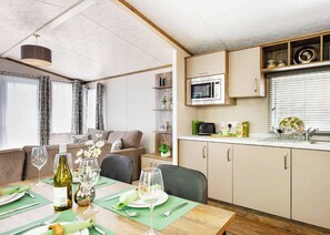 Dining - 3 bedroom accommodation in Llandwrog, Caernarfon (Llandwrog, Caernarfon)