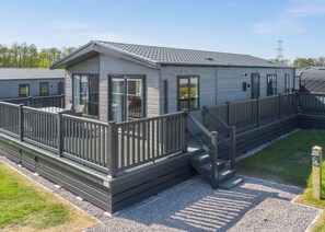 Exterior - Exclusive 3 bedroom Sauna Lodge sleeps 6 (Landford, Nr Salisbury)