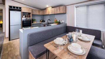 Fridge, oven, stovetop, toaster