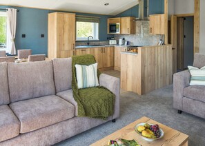 TV - Exclusive 2 bedroom Sauna Lodge sleeps 4 (Landford, Nr Salisbury)