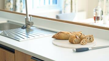 Fridge, oven, stovetop, toaster