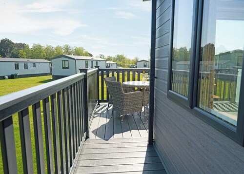 Exclusive 2 bedroom Lodge sleeps 4 (Pet)