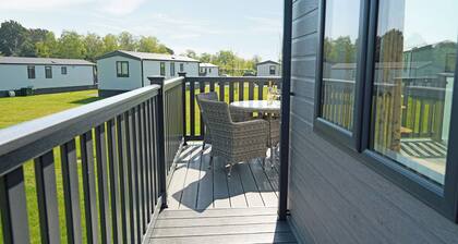 Exclusive 2 bedroom Lodge sleeps 4 (Pet)