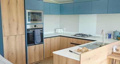 Exclusive 2 bedroom Lodge sleeps 4 (Pet)