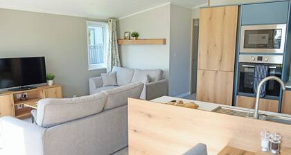 Exclusive 2 bedroom Lodge sleeps 4 (Pet)