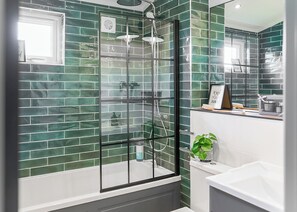 Bathroom - Autograph Glass House Hot Tub 2 Luxury Slps 4 (Landford, Nr Salisbury)
