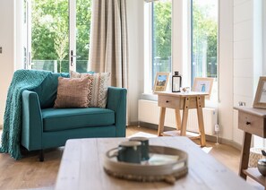 Living area - Autograph Glass House Hot Tub 2 Luxury Slps 4 (Landford, Nr Salisbury)