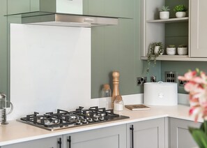 Private kitchen - Autograph Glass House Hot Tub 2 Luxury Slps 4 (Landford, Nr Salisbury)