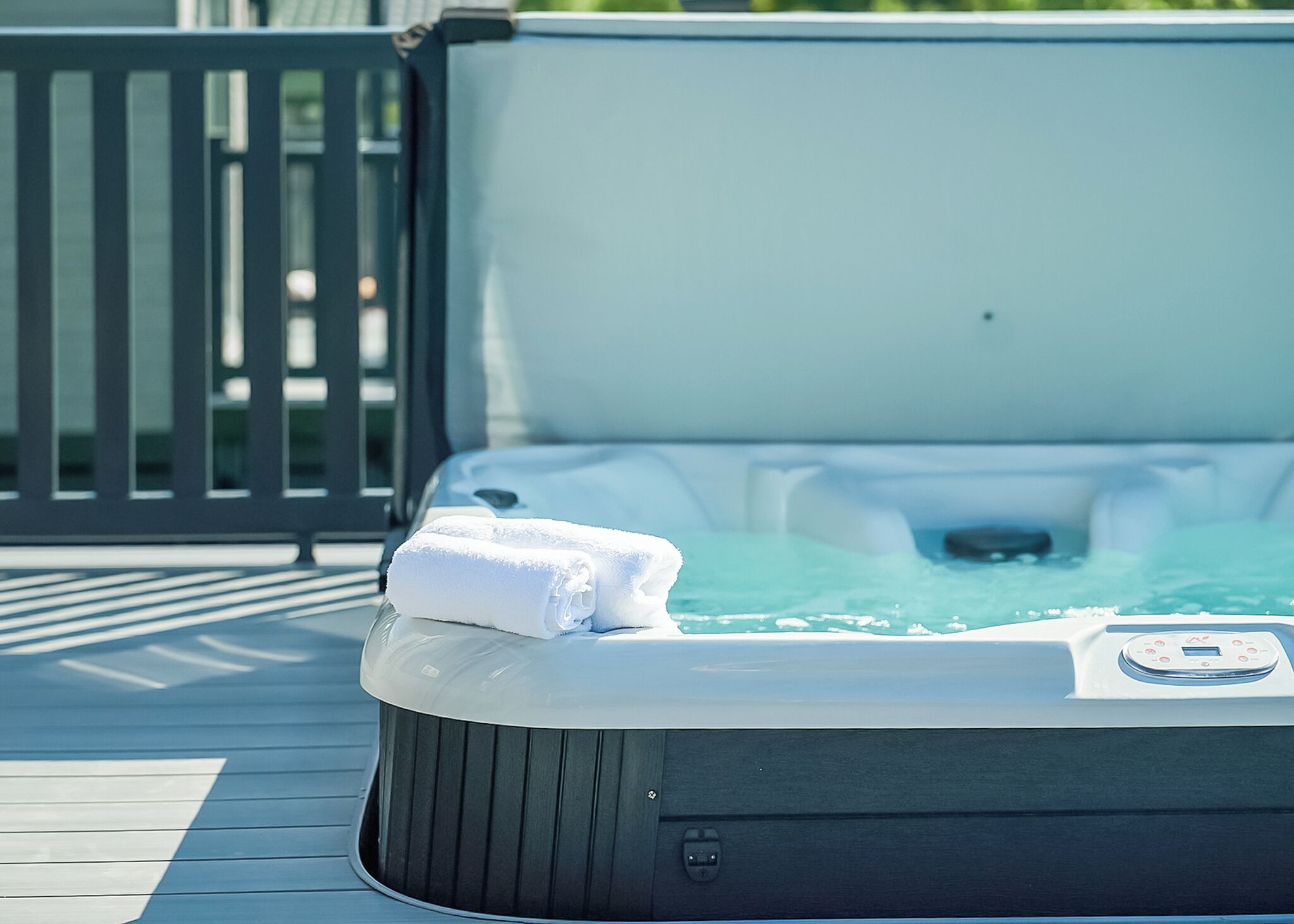 Outdoor spa tub