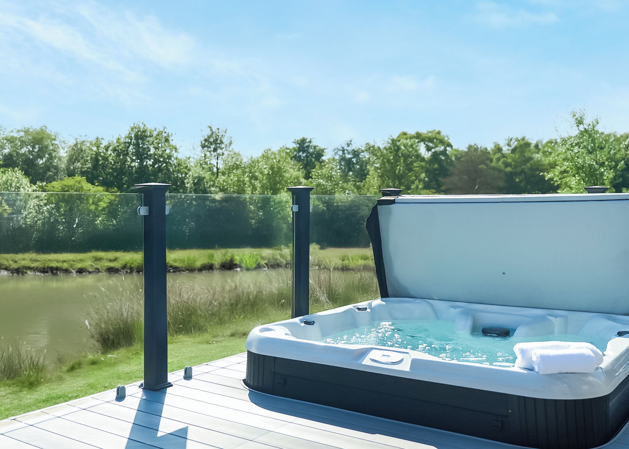 Outdoor spa tub