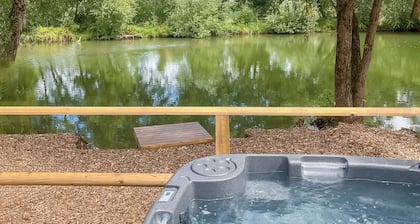 2 bedroom accommodation in Westbury