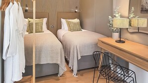 Room - 1 bedroom accommodation in Westbury (Westbury)