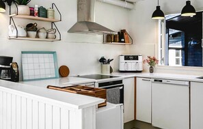 Fridge, stovetop, dishwasher, coffee/tea maker - 2 bedroom stunning home in Hadsund (Hadsund)