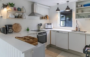 Coffee/tea maker, fridge, stovetop, dishwasher - 2 bedroom stunning home in Hadsund (Hadsund)