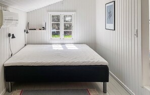 Travel cot, free WiFi - 2 bedroom stunning home in Hadsund (Hadsund)