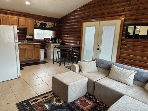 Marvelous 2-bedroom cabin in tranquil Palmer perfect for relaxing getaway