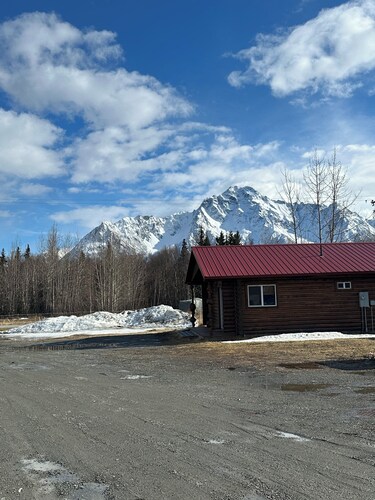 Marvelous 2-bedroom cabin in tranquil Palmer perfect for relaxing getaway