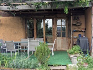 Outdoor dining - Eco-friendly house, surrounded by nature, Martel. Great for disconnecting! (Martel)