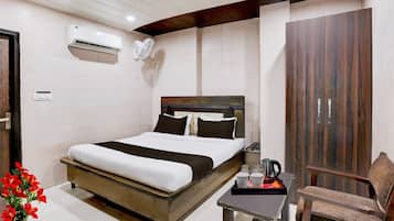 Desk, bed sheets