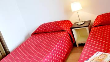 2 Schlafzimmer, Reisekinderbett, kostenloses WLAN