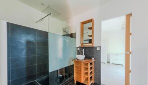 Shower, towels, shampoo - Villa avec piscine 8 pers proche Perpignan (Saleilles)
