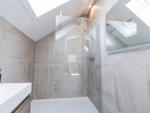 Shower - Bigting (Rhosneigr)