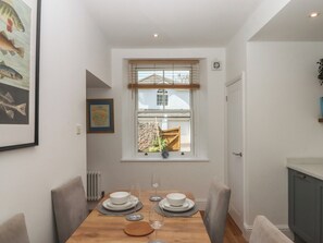 Dining - Hares Cottage (Torquay)