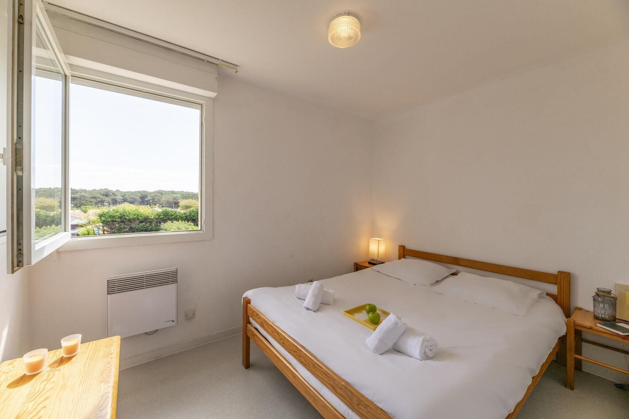 Travel crib