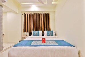 Escritorio, wifi gratis y ropa de cama 