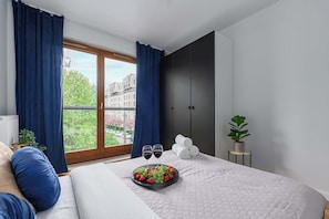 Desk, iron/ironing board, WiFi, bed sheets - Lumina Apart near the Mall Fort Wola (Warszawa)